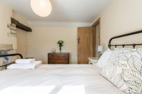 Lovely Cosy Stone Cottage in Tetbury Cotswolds